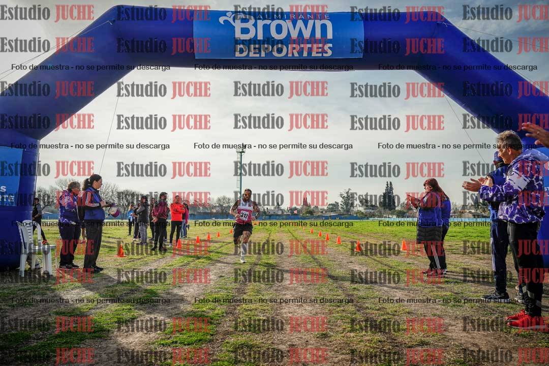 Fotos de la llegada de las postas 4 x 1000 m mixtas