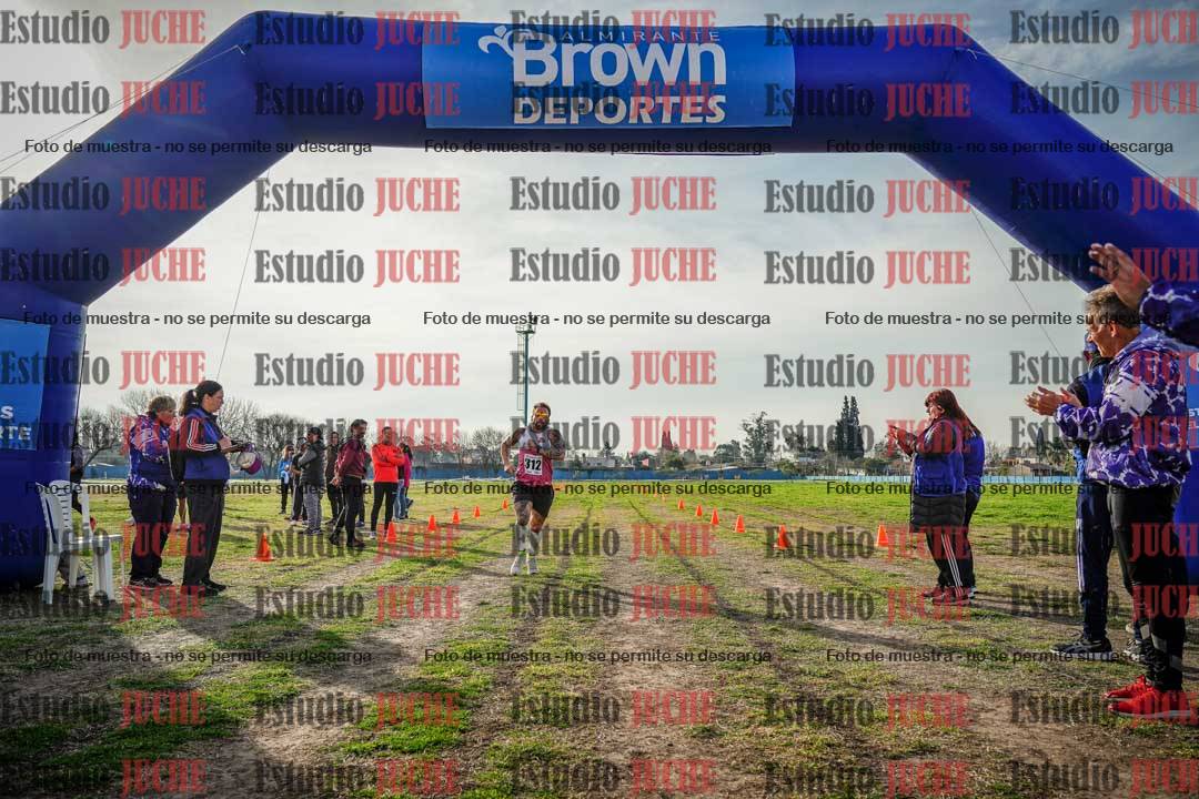 Fotos de la llegada de las postas 4 x 1000 m mixtas