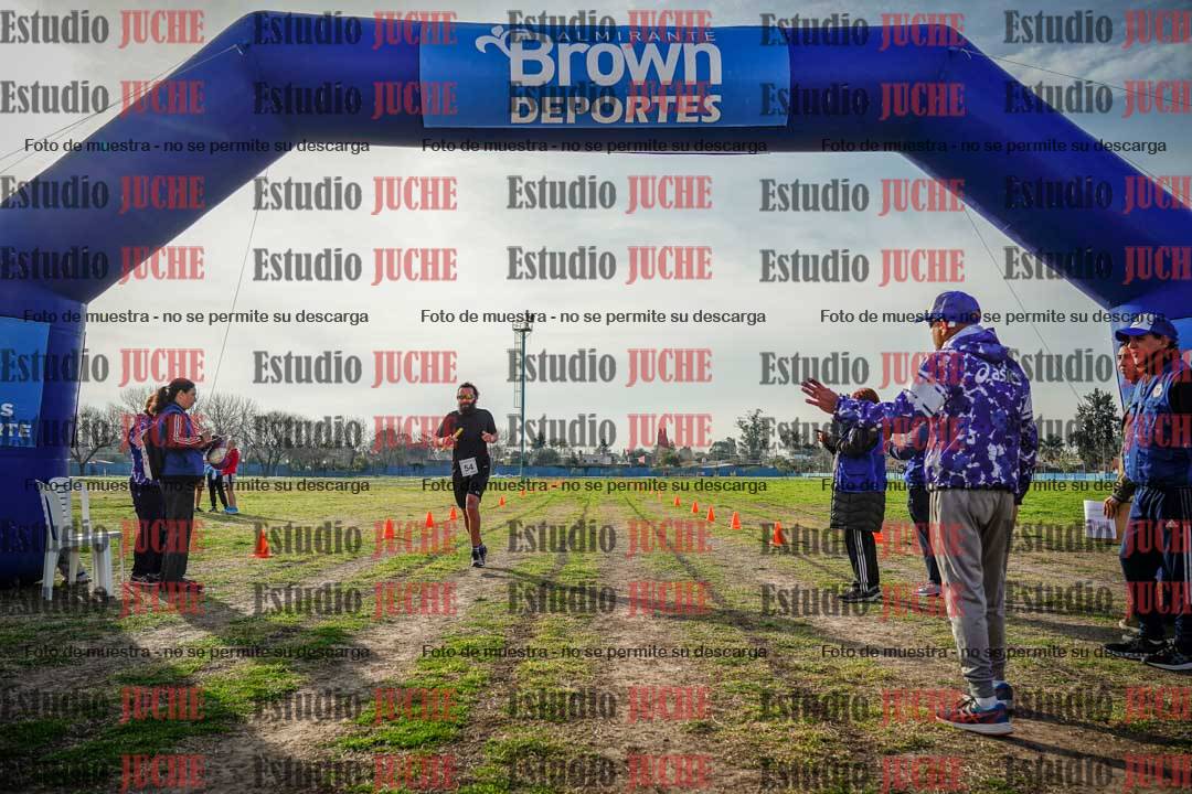 Fotos de la llegada de las postas 4 x 1000 m mixtas