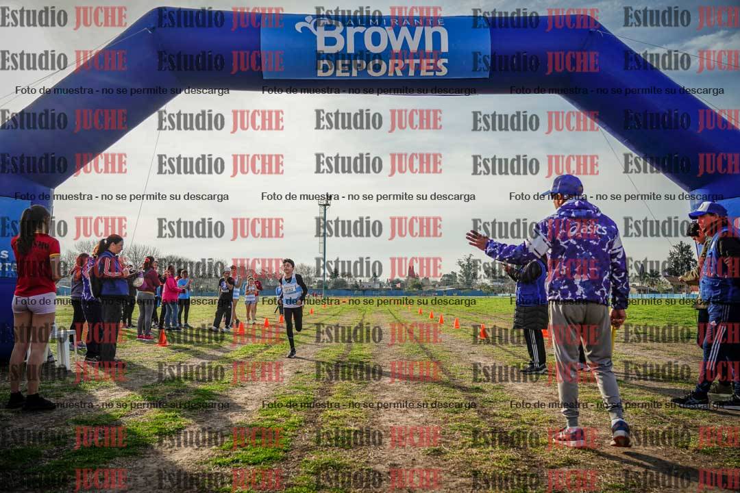 Fotos de la llegada de las postas 4 x 1000 m mixtas