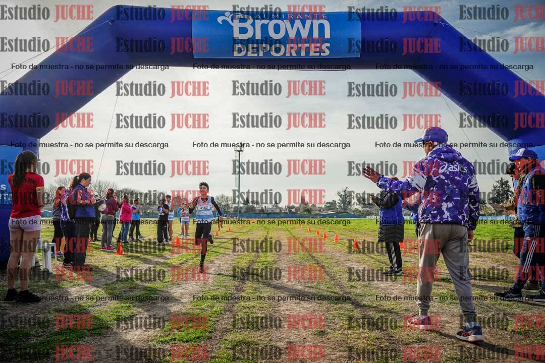Fotos de la llegada de las postas 4 x 1000 m mixtas