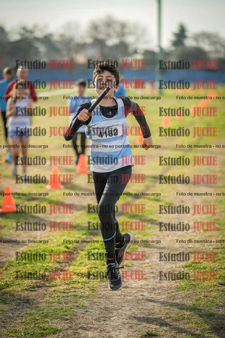 Fotos de la llegada de las postas 4 x 1000 m mixtas