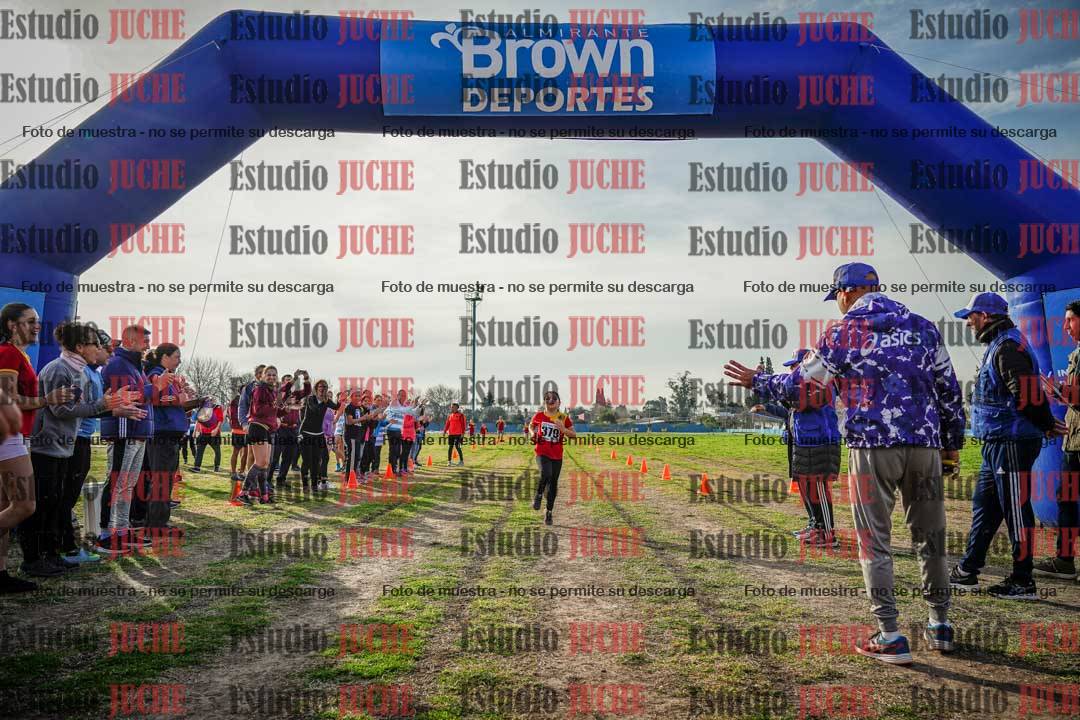 Fotos de la llegada de las postas 4 x 1000 m mixtas