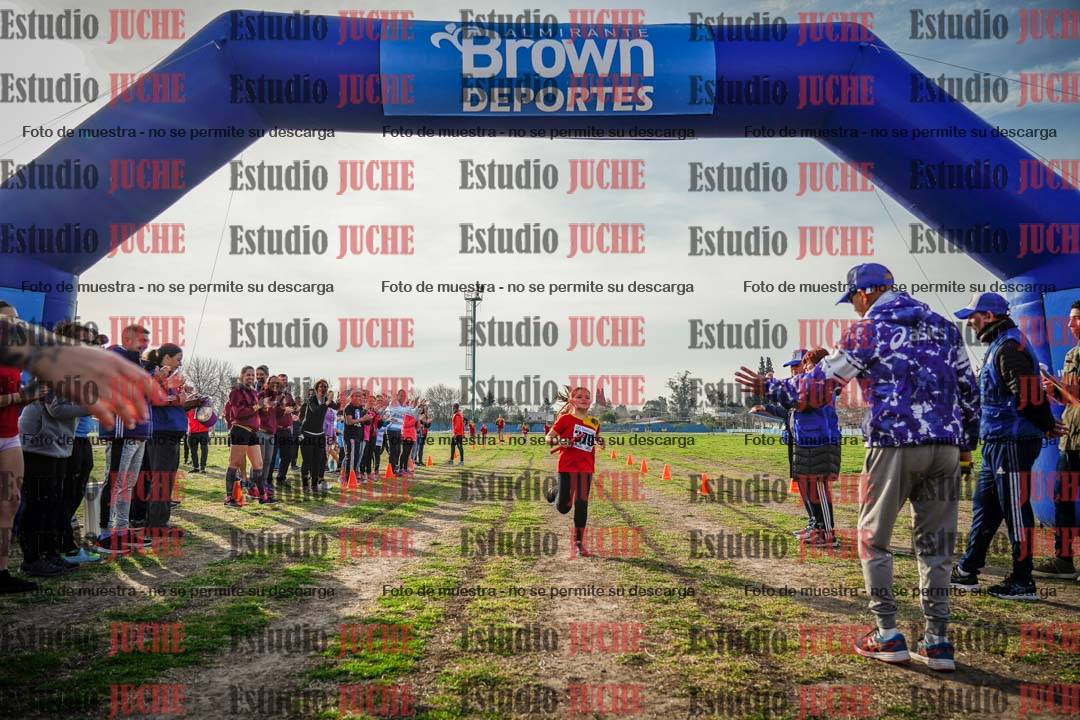 Fotos de la llegada de las postas 4 x 1000 m mixtas