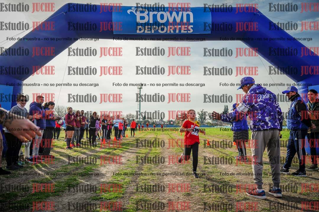 Fotos de la llegada de las postas 4 x 1000 m mixtas