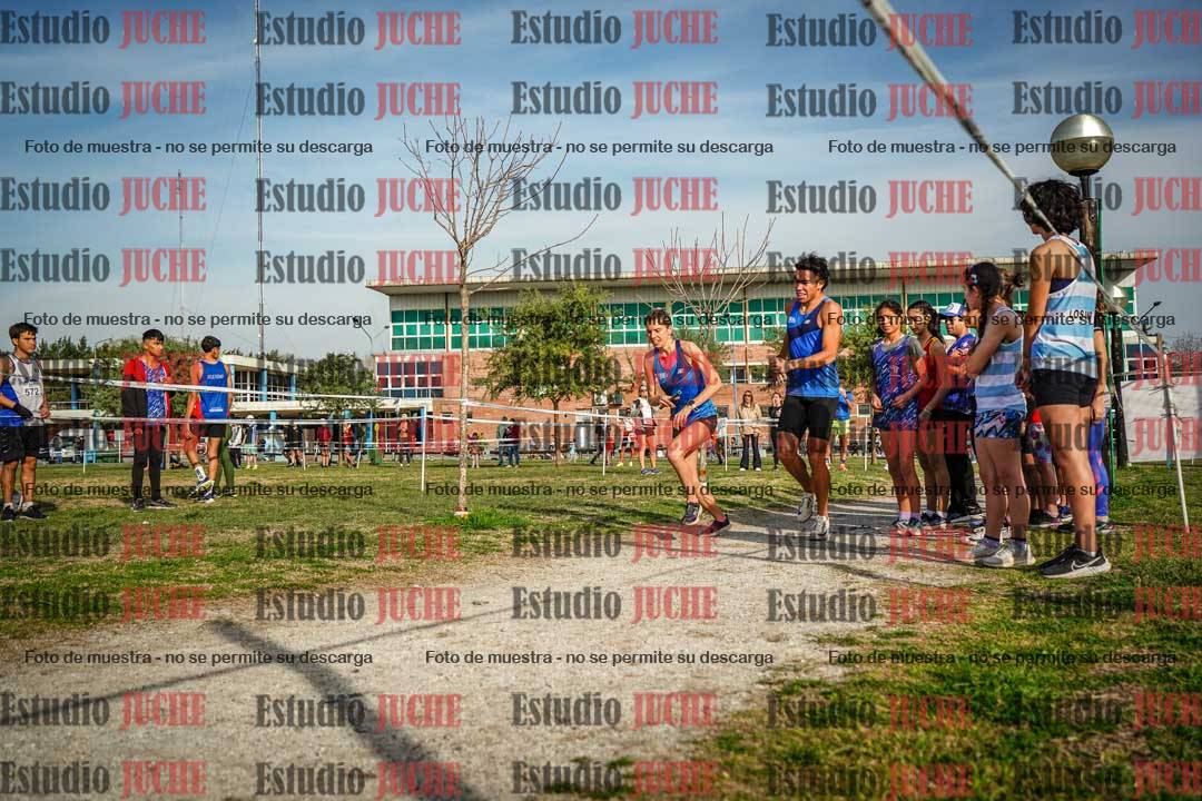 Fotos en el primer relevo (1000 m de carrera)