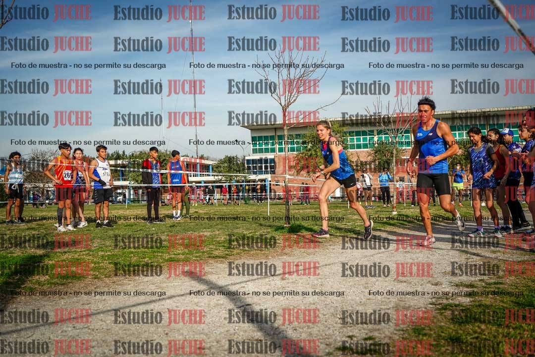 Fotos en el primer relevo (1000 m de carrera)