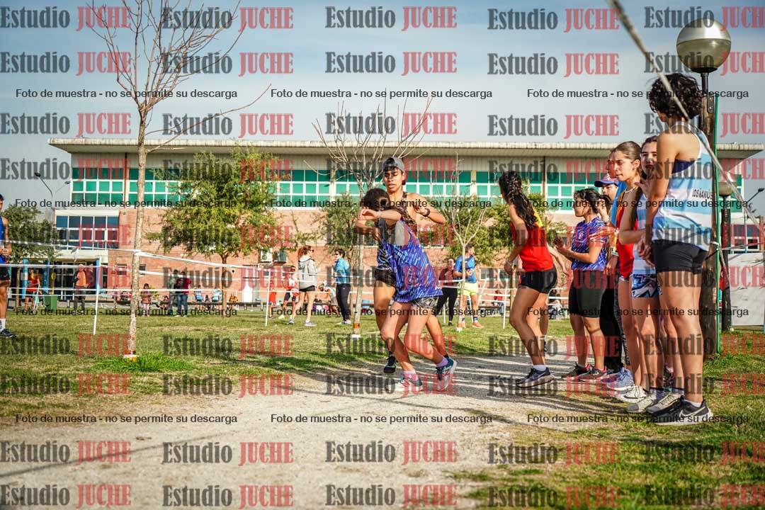 Fotos en el primer relevo (1000 m de carrera)