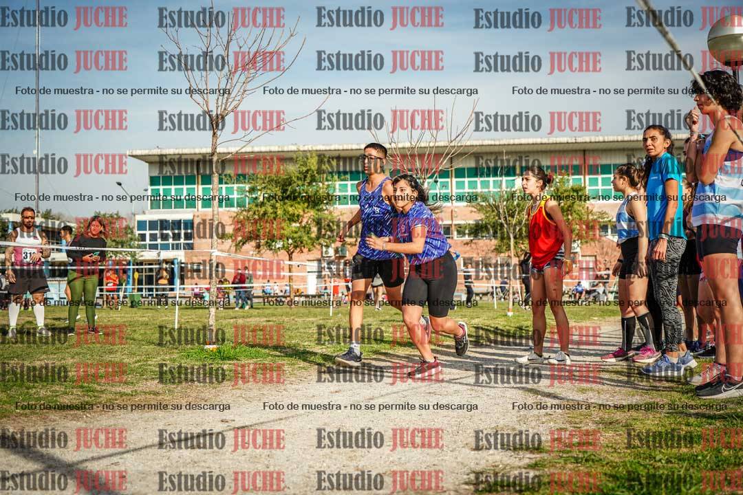 Fotos en el primer relevo (1000 m de carrera)