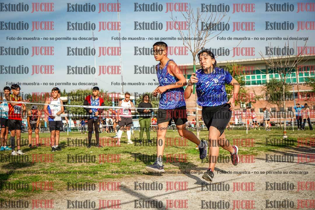 Fotos en el primer relevo (1000 m de carrera)