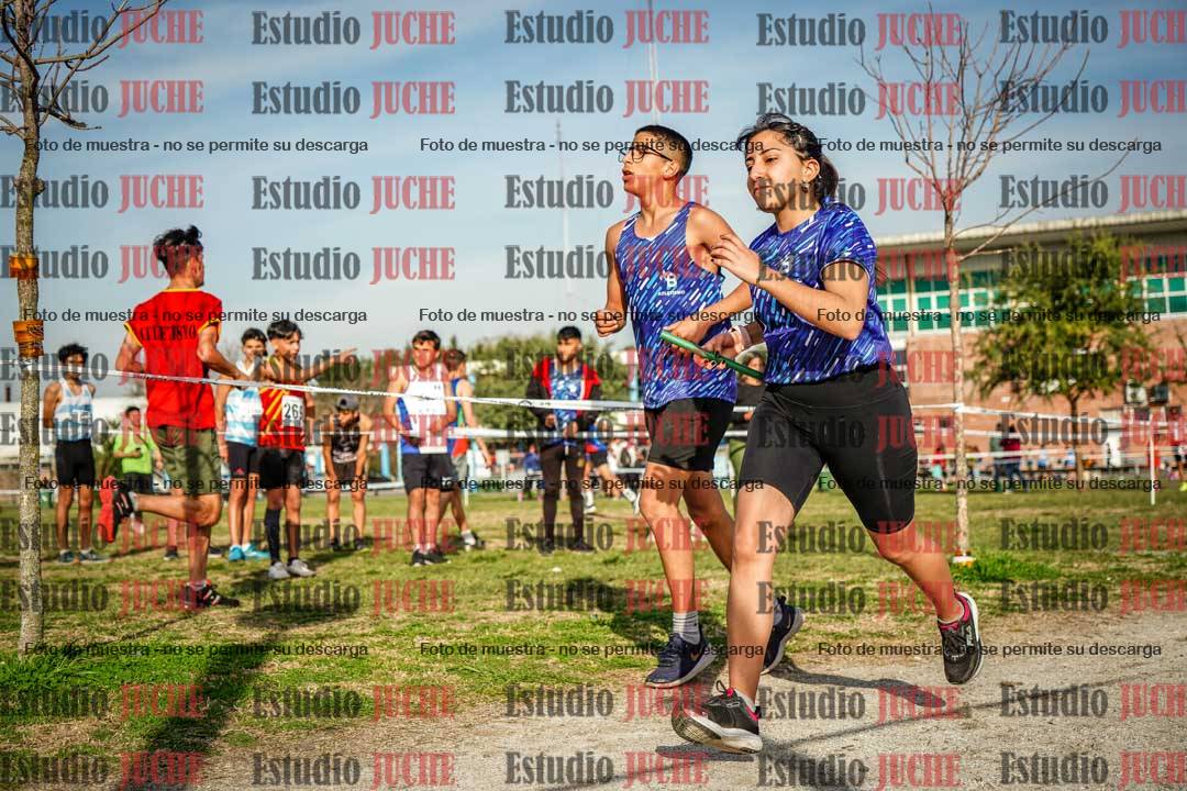 Fotos en el primer relevo (1000 m de carrera)