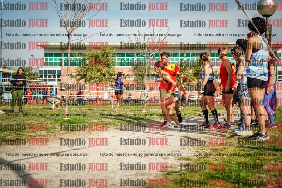 Fotos en el primer relevo (1000 m de carrera)