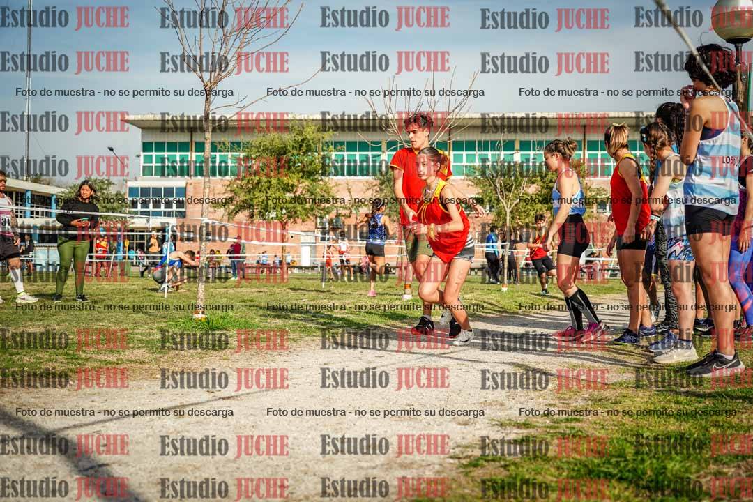 Fotos en el primer relevo (1000 m de carrera)