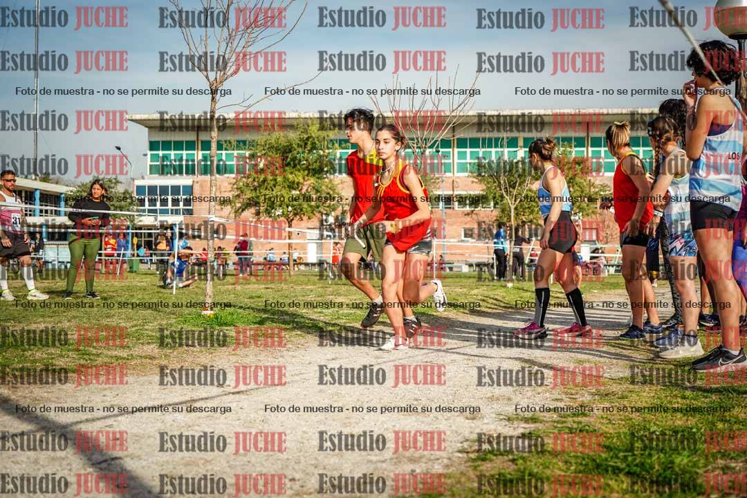 Fotos en el primer relevo (1000 m de carrera)