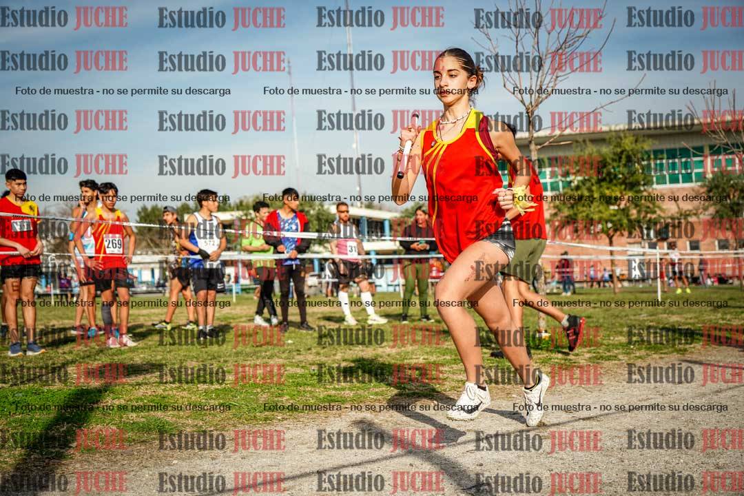 Fotos en el primer relevo (1000 m de carrera)