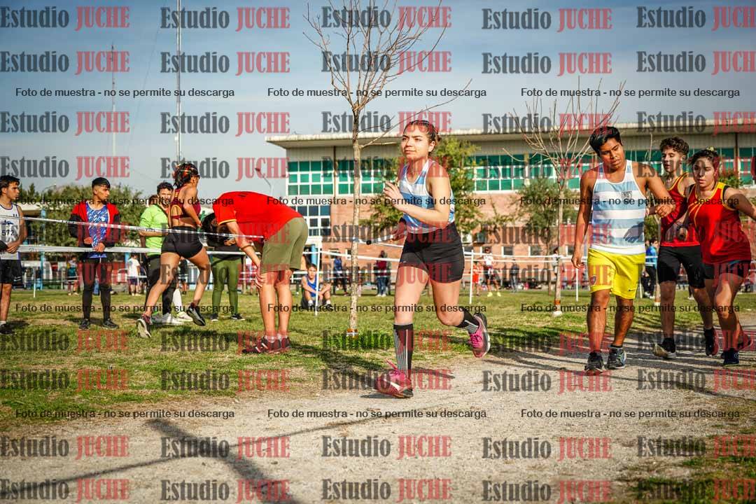 Fotos en el primer relevo (1000 m de carrera)