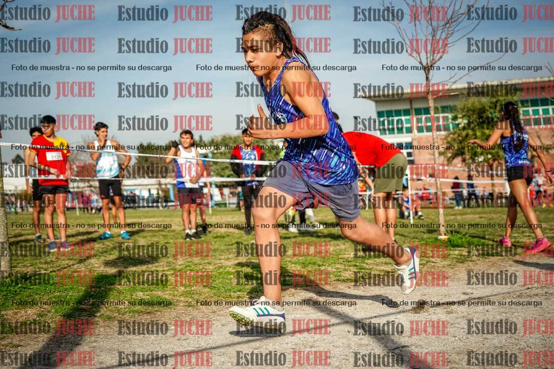 Fotos en el primer relevo (1000 m de carrera)