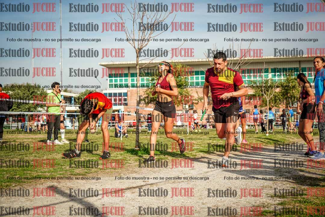 Fotos en el primer relevo (1000 m de carrera)