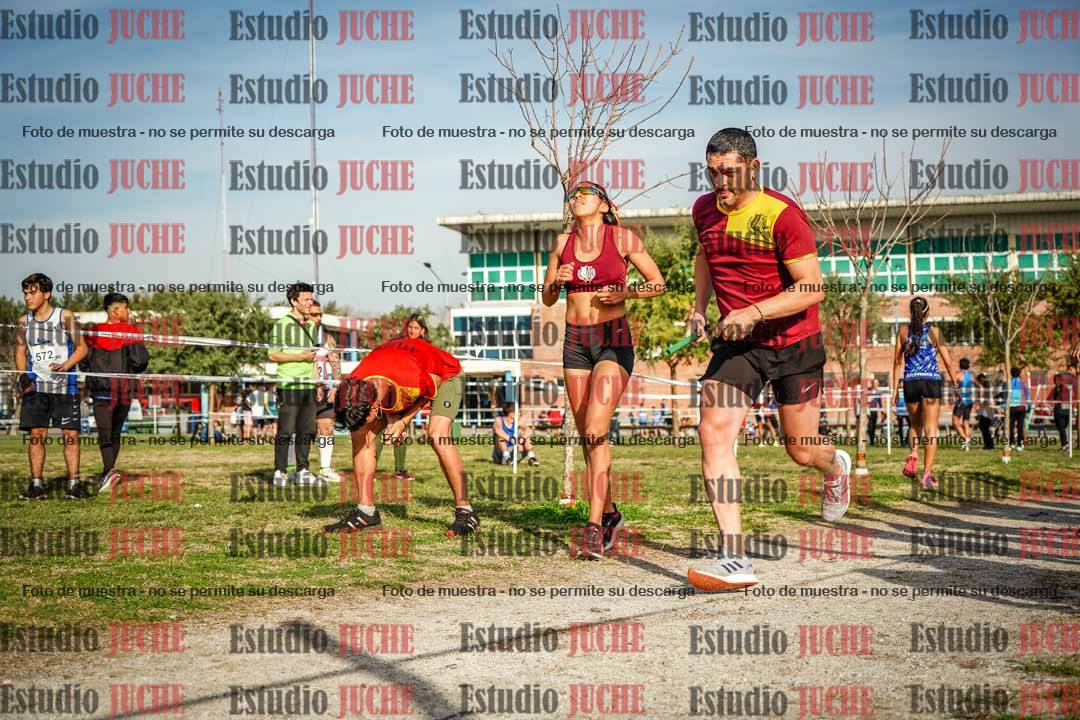 Fotos en el primer relevo (1000 m de carrera)