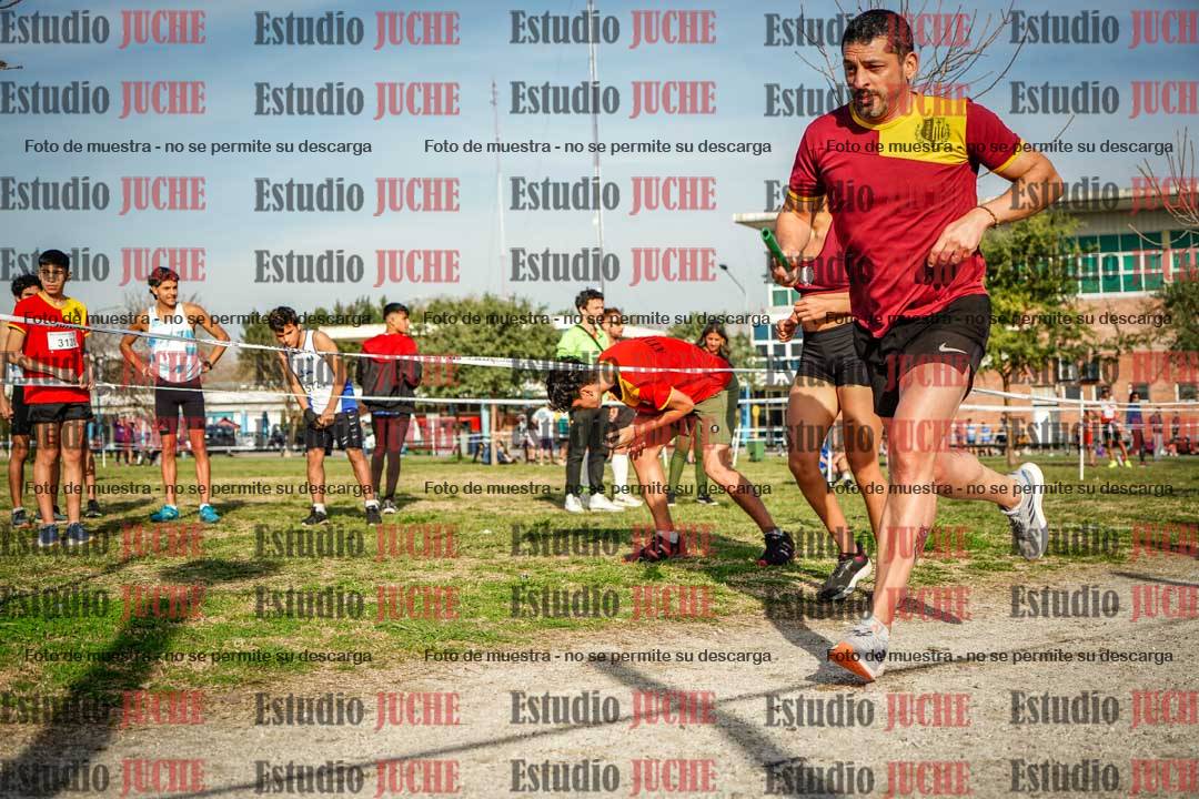 Fotos en el primer relevo (1000 m de carrera)
