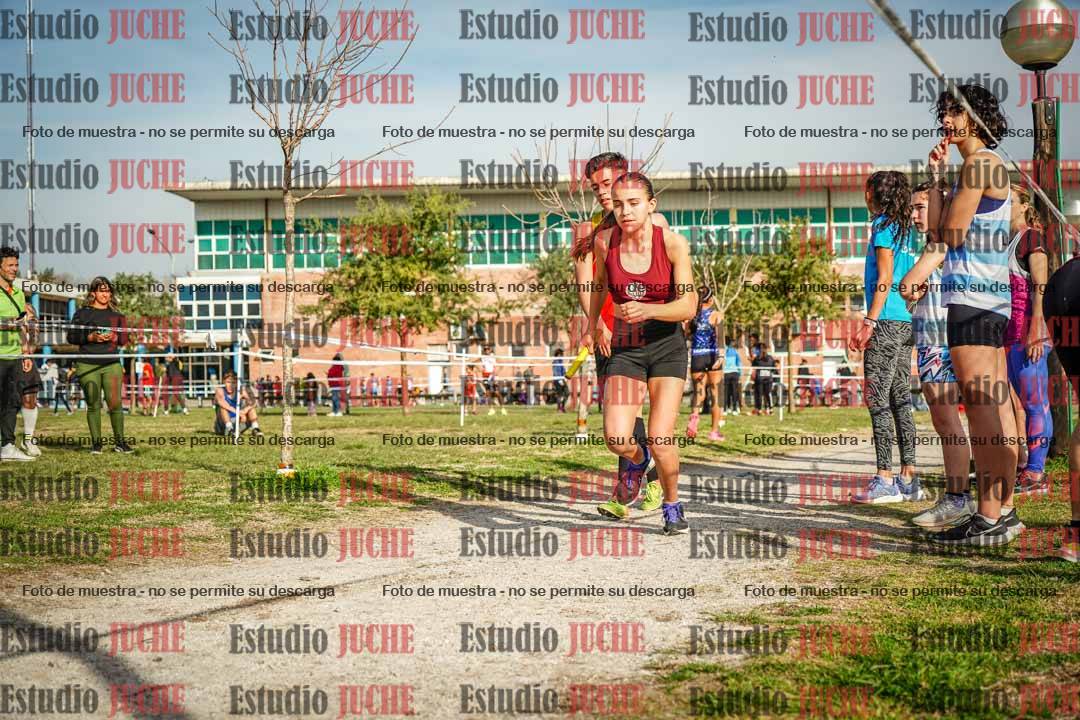Fotos en el primer relevo (1000 m de carrera)