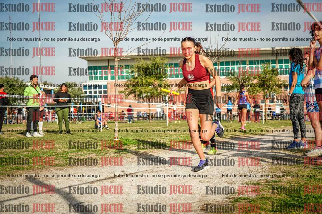 Fotos en el primer relevo (1000 m de carrera)