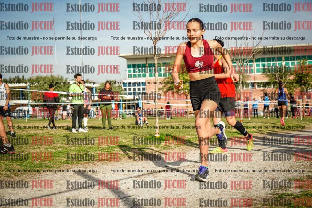 Fotos en el primer relevo (1000 m de carrera)