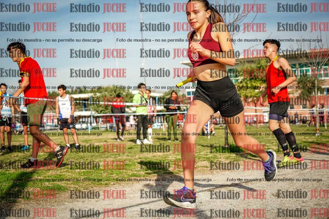 Fotos en el primer relevo (1000 m de carrera)