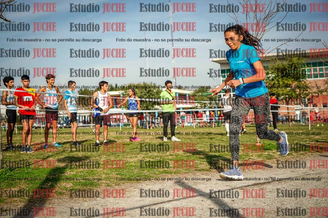 Fotos en el primer relevo (1000 m de carrera)