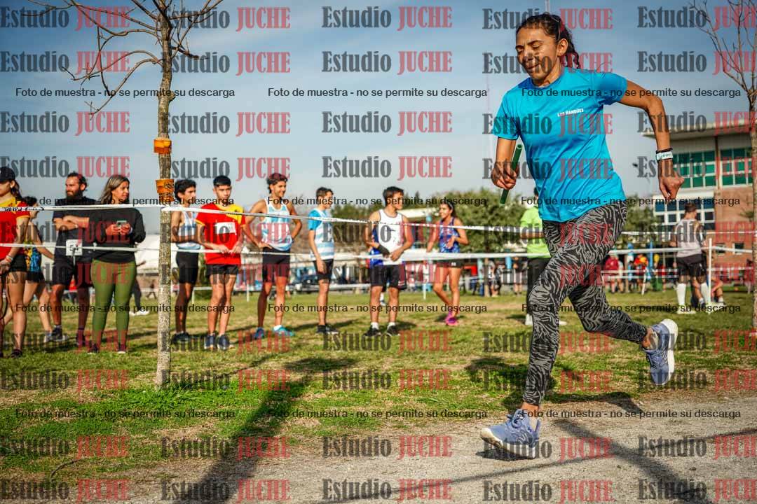 Fotos en el primer relevo (1000 m de carrera)