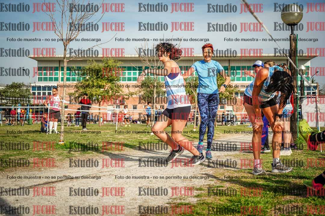 Fotos en el primer relevo (1000 m de carrera)
