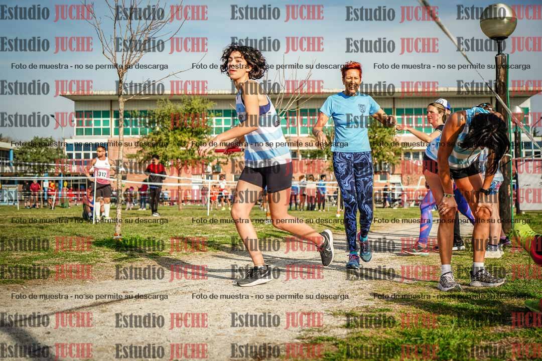 Fotos en el primer relevo (1000 m de carrera)