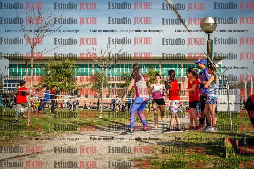 Fotos en el primer relevo (1000 m de carrera)
