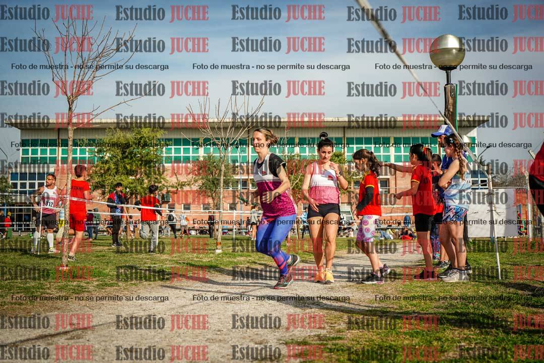 Fotos en el primer relevo (1000 m de carrera)