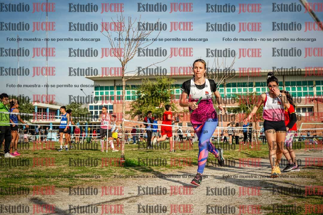 Fotos en el primer relevo (1000 m de carrera)