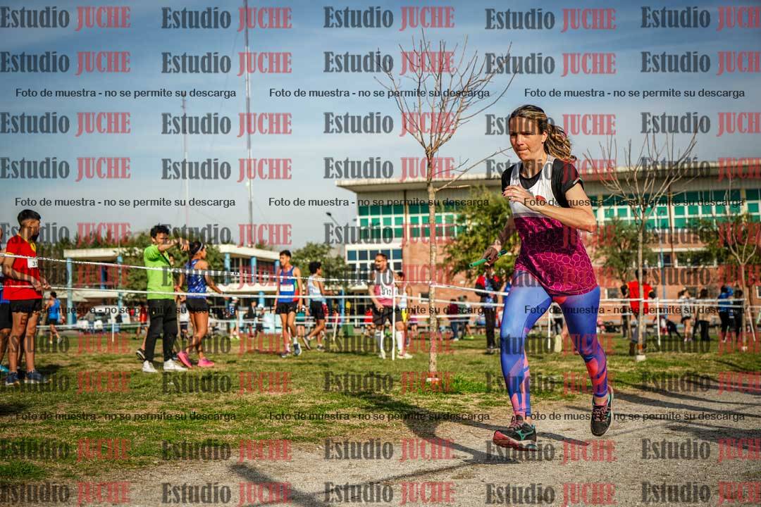 Fotos en el primer relevo (1000 m de carrera)