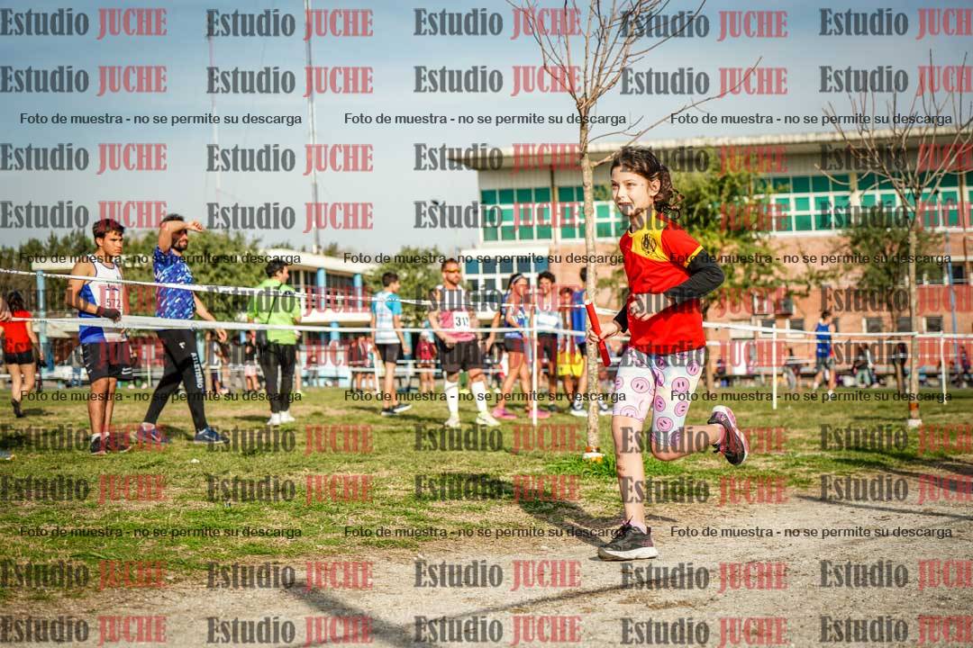 Fotos en el primer relevo (1000 m de carrera)