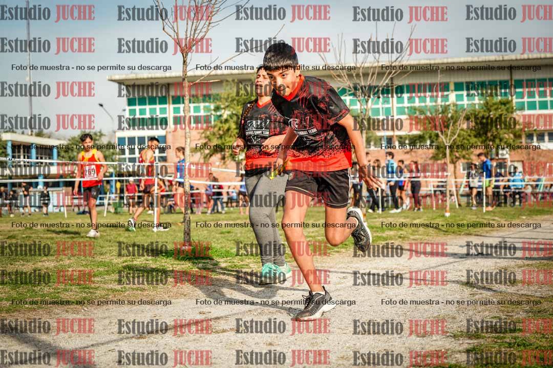 Fotos en el primer relevo (1000 m de carrera)