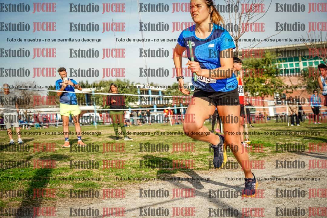 Fotos en el tercer relevo (3000 m de carrera)