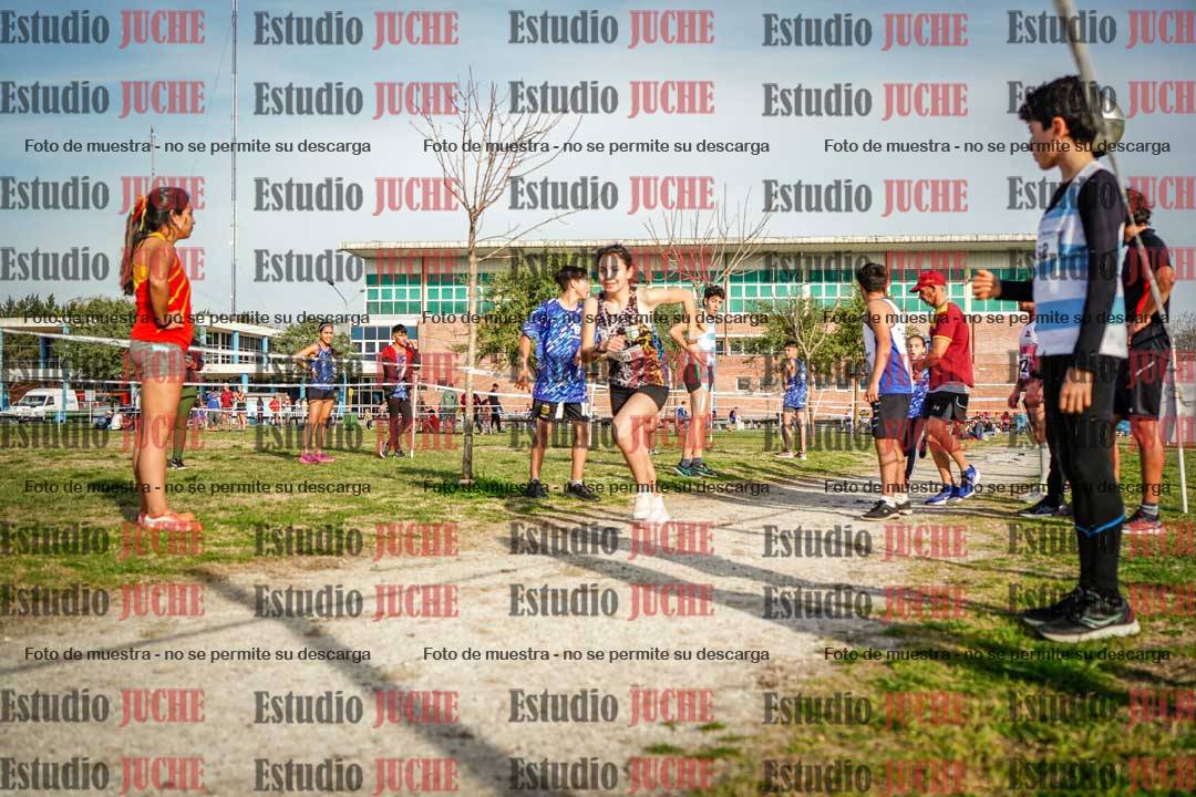 Fotos en el tercer relevo (3000 m de carrera)