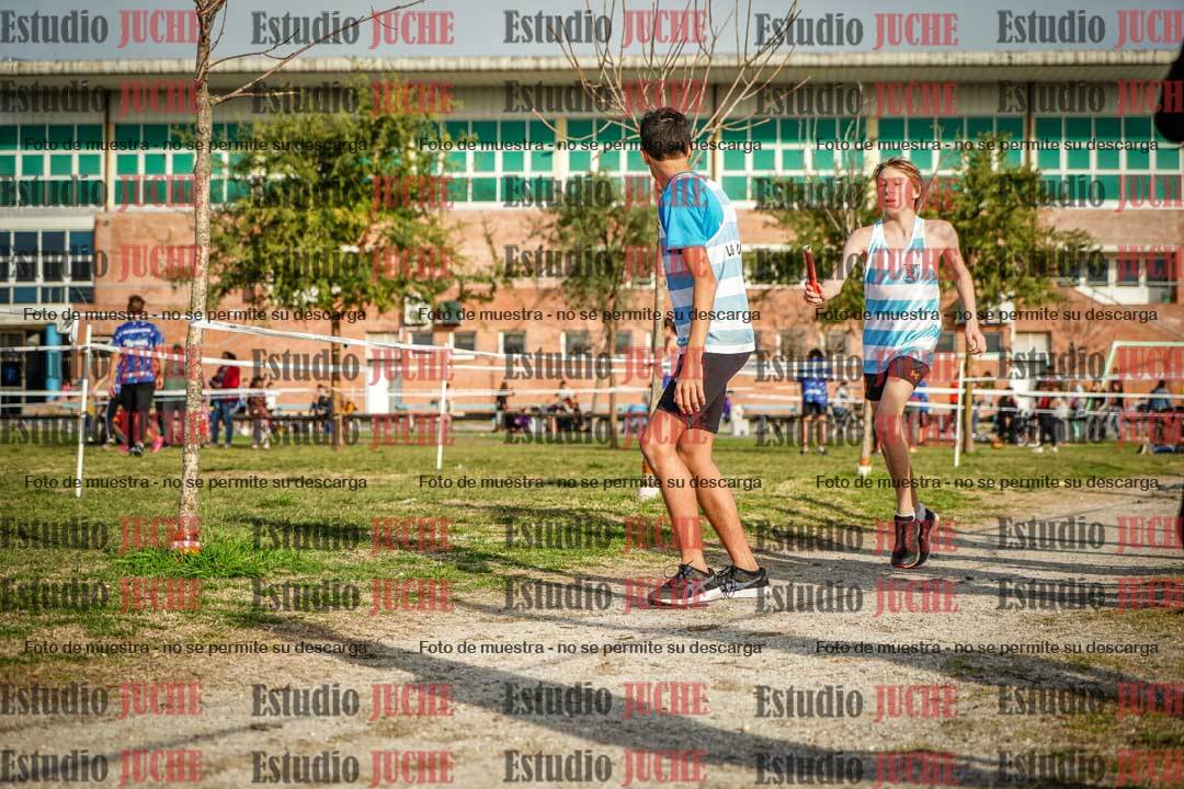 Fotos en el tercer relevo (3000 m de carrera)