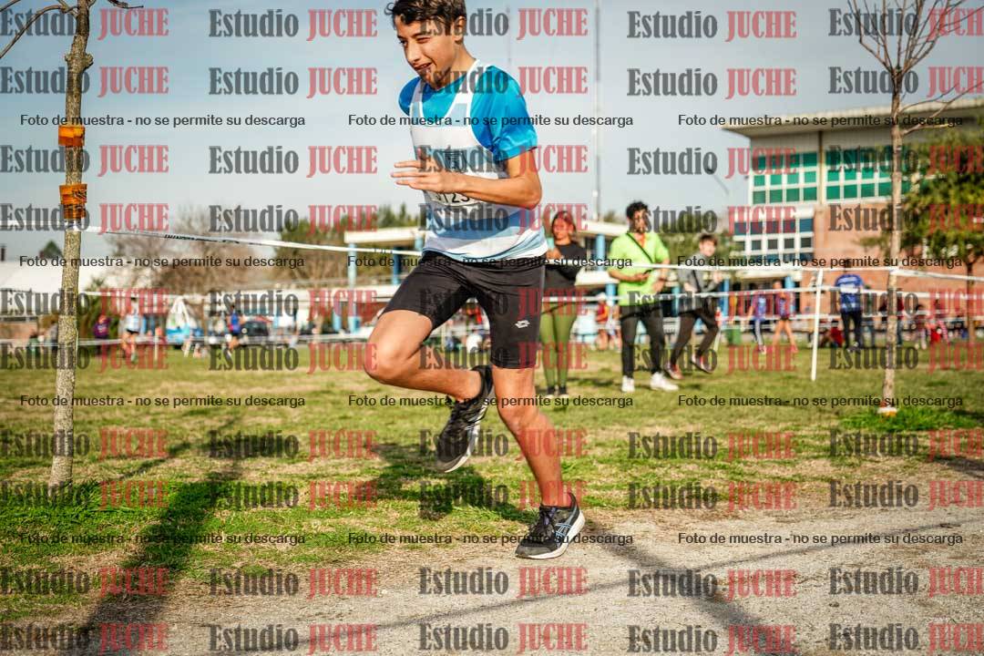 Fotos en el tercer relevo (3000 m de carrera)