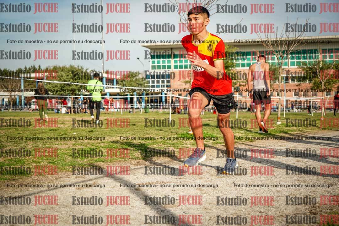 Fotos en el tercer relevo (3000 m de carrera)