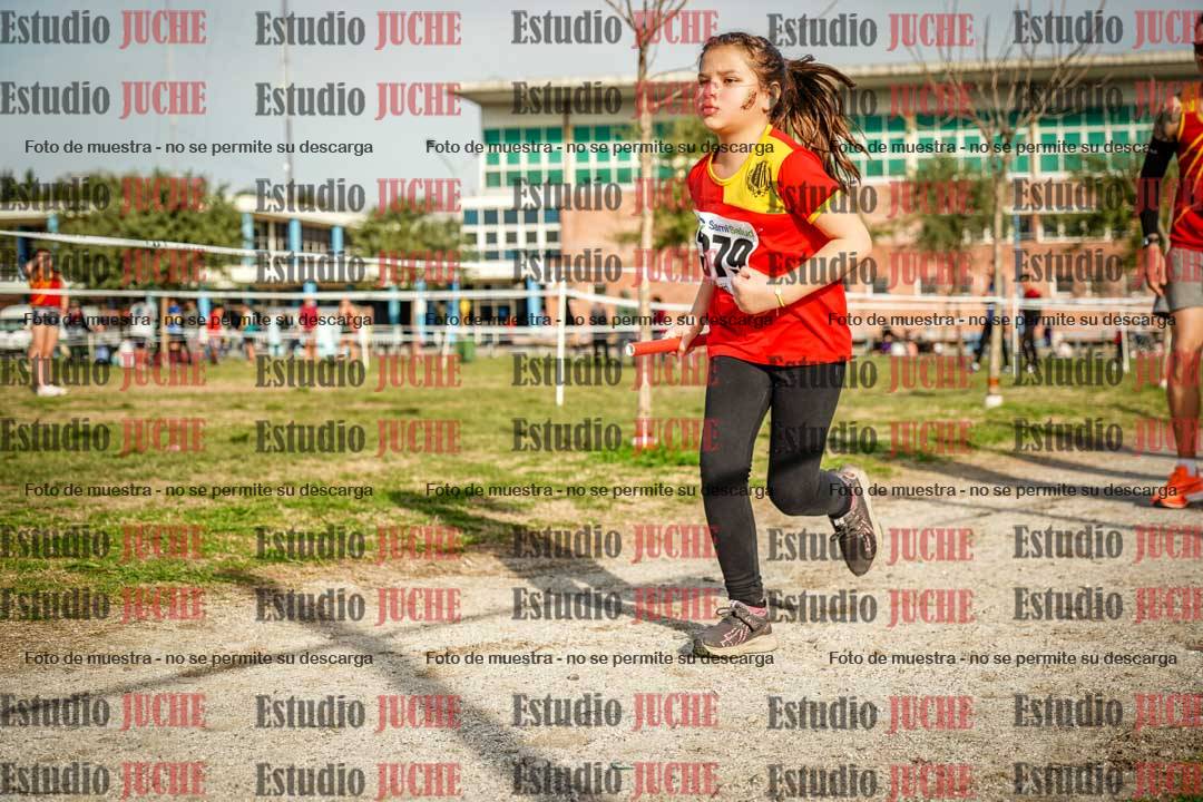 Fotos en el tercer relevo (3000 m de carrera)