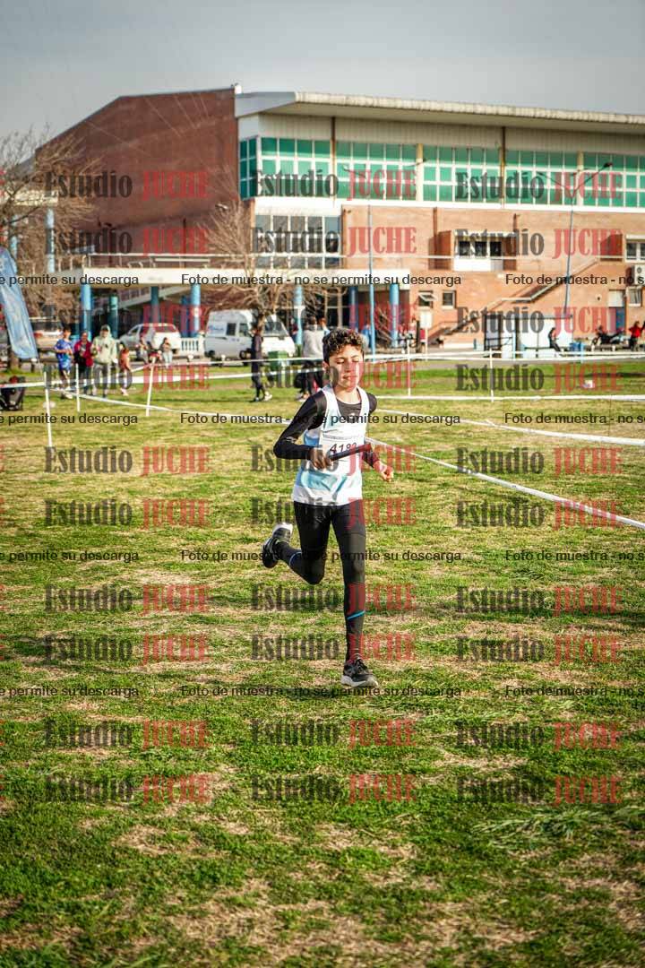 Fotos en el tercer relevo (3000 m de carrera)