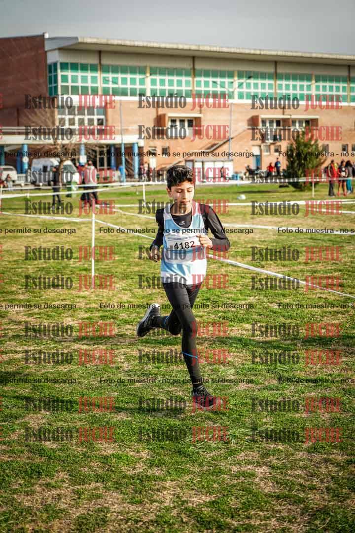 Fotos en el tercer relevo (3000 m de carrera)