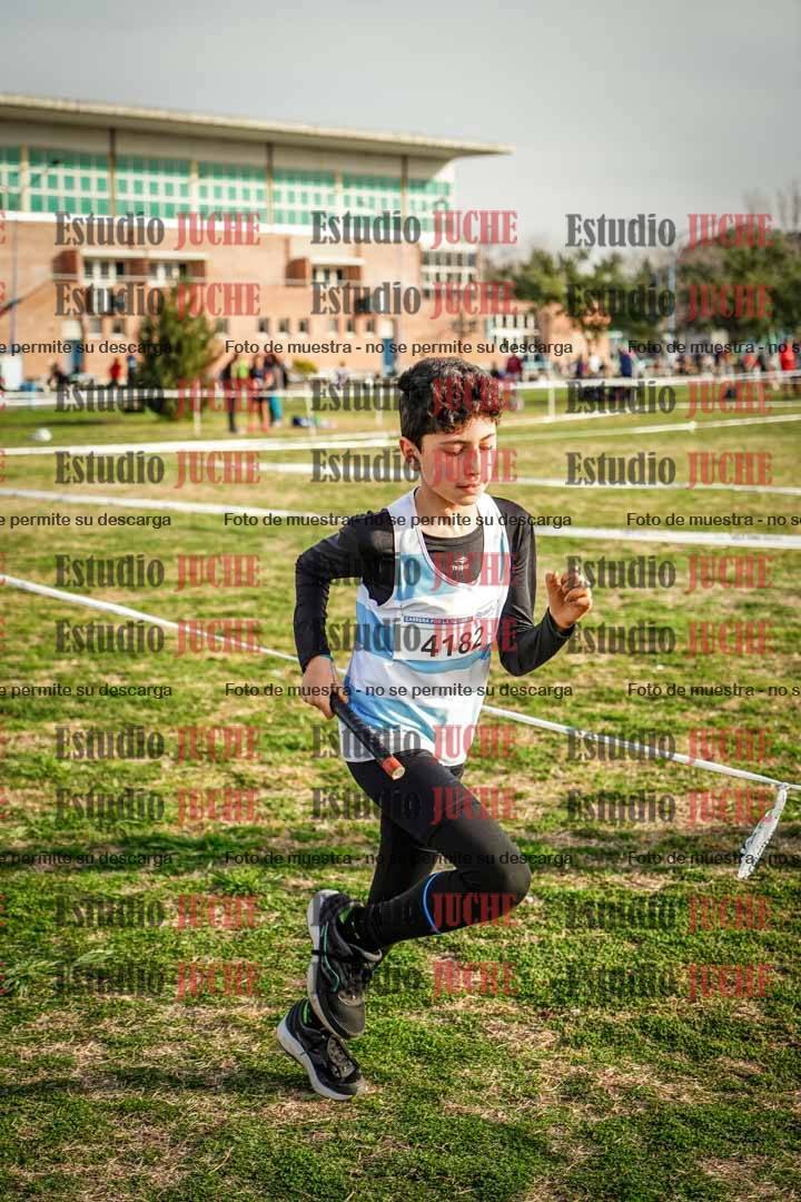 Fotos en el tercer relevo (3000 m de carrera)