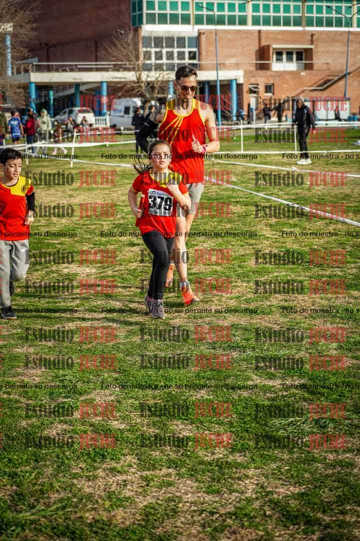 Fotos en el tercer relevo (3000 m de carrera)