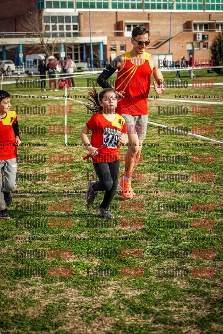 Fotos en el tercer relevo (3000 m de carrera)