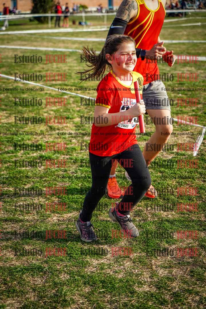 Fotos en el tercer relevo (3000 m de carrera)